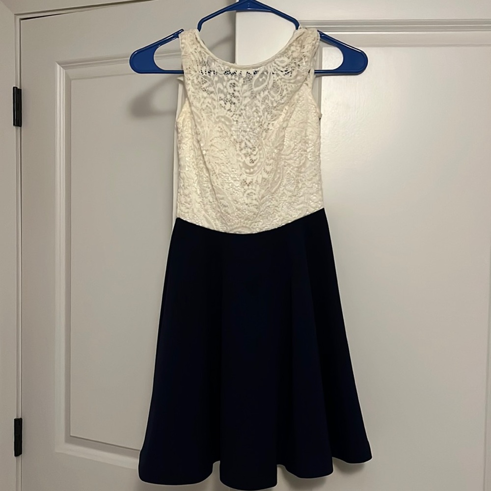 Classic navy and white size 0 mini dress